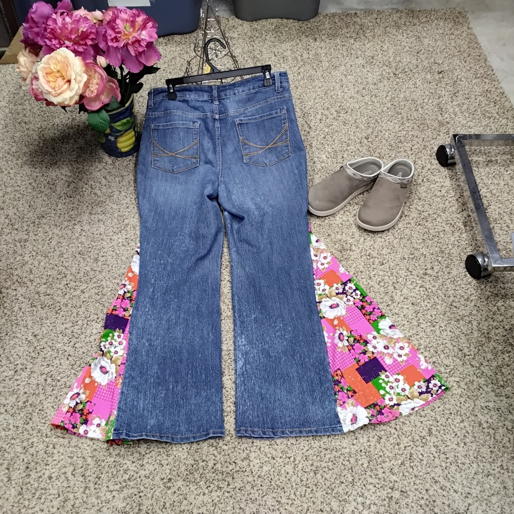 3898 Size 12 Faded Glory Appliqued Bel. Bottoms. - Picture 4 of 5